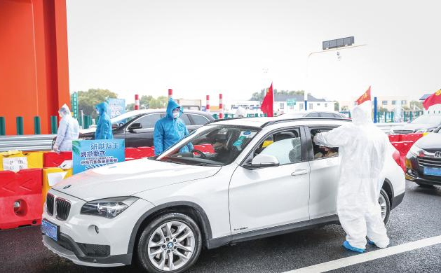 寒风吹起五彩雨披 道口防控严之又严——记在G60沪昆高速枫泾道口忙碌的防控工作者